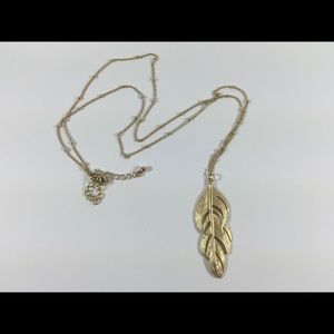 Romolo - Monroe feather pendant necklace